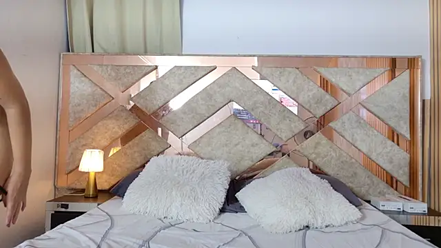  miss khloe online show from March 25, 6:07 pm