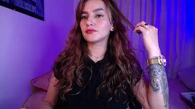 Snapshot of Lu_perez chatting on February 23, 2:35 am Lu perez online show from February 23, 2:35 am