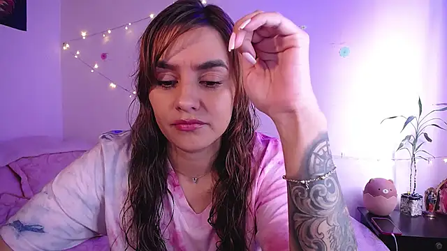 Snapshot of Lu_perez chatting on November 3, 5:16 pm Lu perez online show from November 3, 5:16 pm