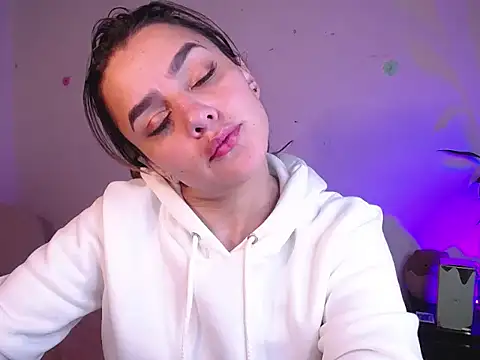 Snapshot of Lu_perez chatting on December 2, 12:44 am Lu perez online show from December 2, 12:44 am