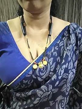 Snapshot of bhuvana555 chatting on June 22, 5:21 pm bhuvana555 online show from June 22, 5:21 pm