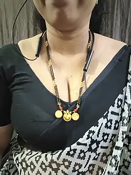 Snapshot of bhuvana555 chatting on July 4, 5:39 pm bhuvana555 online show from July 4, 5:39 pm