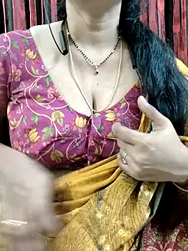 Snapshot of bhuvana555 chatting on November 18, 5:27 pm bhuvana555 online show from November 18, 5:27 pm