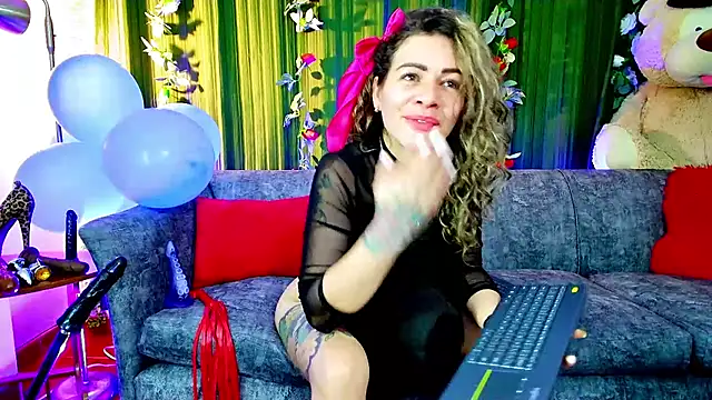 oriana thomson2 online show from February 24, 6:38 am