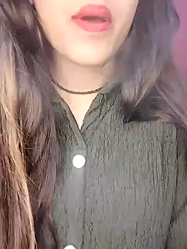 Sreya213 online show from December 28, 6:18 pm