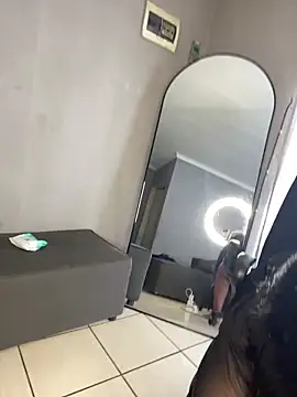 Snapshot of MayaPassion chatting on February 6, 7:37 am MayaPassion online show from February 6, 7:37 am