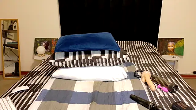 chloechrome online show from April 27, 4:49 pm