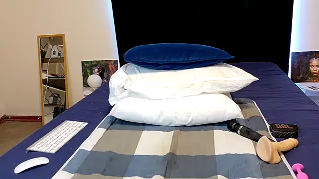 chloechrome online show from March 6, 6:03 pm