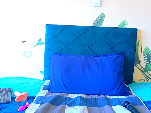 Snapshot of chloechrome chatting on November 8, 1:47 pm chloechrome online show from November 8, 1:47 pm