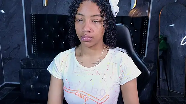Snapshot of Violeth_b chatting on July 17, 1:19 pm Violeth b online show from July 17, 1:19 pm