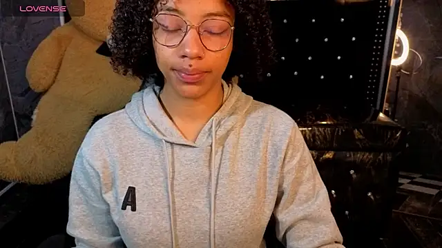 Violeth b online show from March 23, 1:00 pm