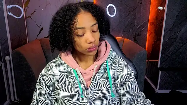 Snapshot of Violeth_b chatting on November 17, 12:42 pm Violeth b online show from November 17, 12:42 pm