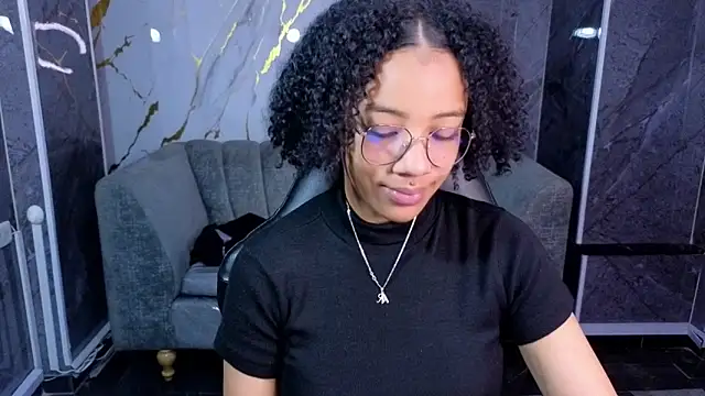 Snapshot of Violeth_b chatting on October 30, 12:47 pm Violeth b online show from October 30, 12:47 pm