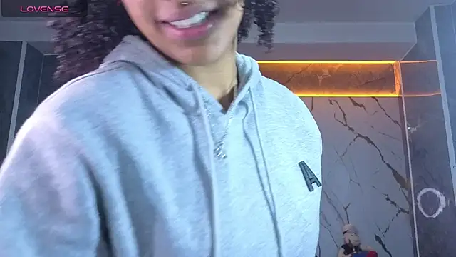 Snapshot of Violeth_b chatting on July 9, 1:32 pm Violeth b online show from July 9, 1:32 pm