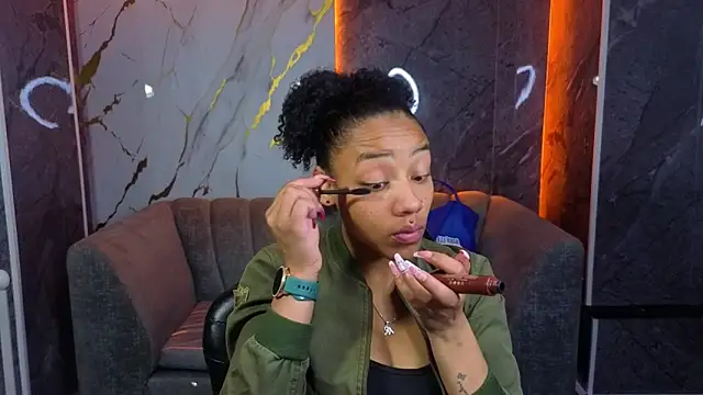 Snapshot of Violeth_b chatting on November 10, 12:54 pm Violeth b online show from November 10, 12:54 pm