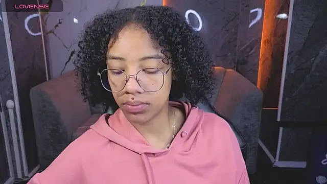 Snapshot of Violeth_b chatting on November 24, 12:49 pm Violeth b online show from November 24, 12:49 pm