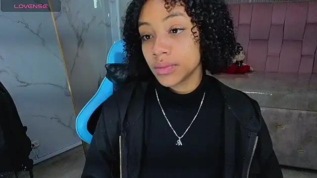 Snapshot of Violeth_b chatting on June 17, 12:59 pm Violeth b online show from June 17, 12:59 pm