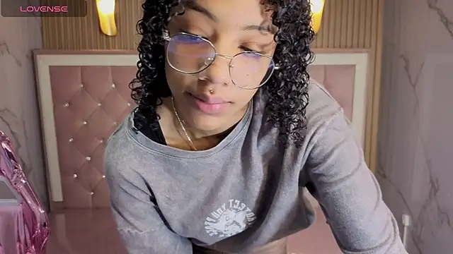 Violeth b online show from December 19, 12:51 pm