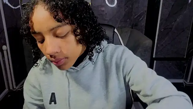 Violeth b online show from December 21, 12:40 pm