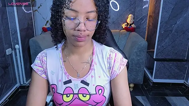 Snapshot of Violeth_b chatting on May 25, 12:48 pm Violeth b online show from May 25, 12:48 pm