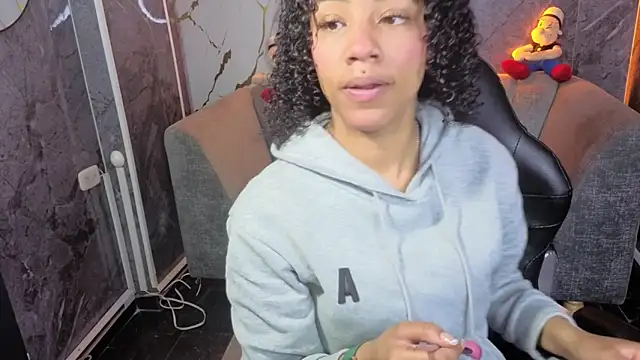 Violeth b online show from March 27, 1:01 pm