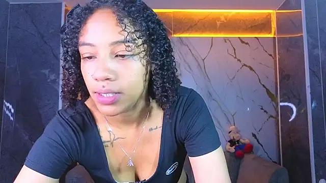 Snapshot of Violeth_b chatting on July 11, 1:44 pm Violeth b online show from July 11, 1:44 pm