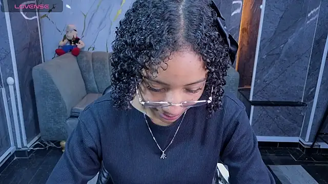 Snapshot of Violeth_b chatting on May 20, 1:08 pm Violeth b online show from May 20, 1:08 pm