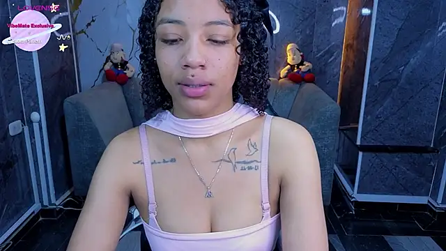 Snapshot of Violeth_b chatting on May 28, 1:06 pm Violeth b online show from May 28, 1:06 pm