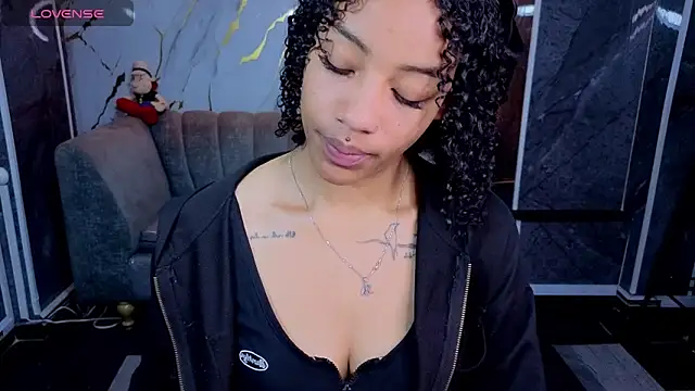 Snapshot of Violeth_b chatting on April 18, 1:02 pm Violeth b online show from April 18, 1:02 pm