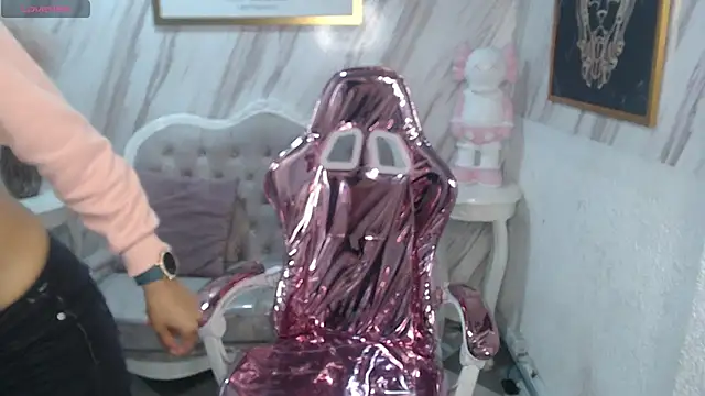 Snapshot of Violeth_b chatting on March 13, 12:56 pm Violeth b online show from March 13, 12:56 pm