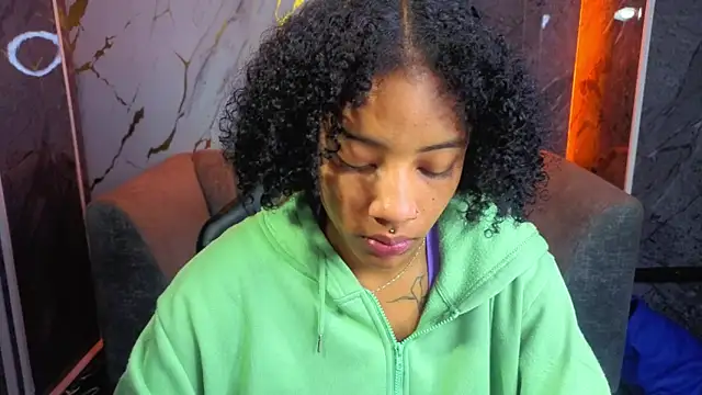 Snapshot of Violeth_b chatting on November 14, 12:53 pm Violeth b online show from November 14, 12:53 pm