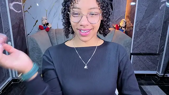 Violeth b online show from April 8, 1:01 pm