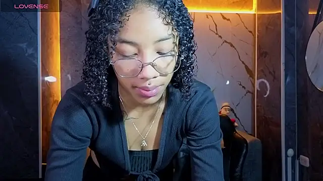 Snapshot of Violeth_b chatting on June 30, 1:22 pm Violeth b online show from June 30, 1:22 pm
