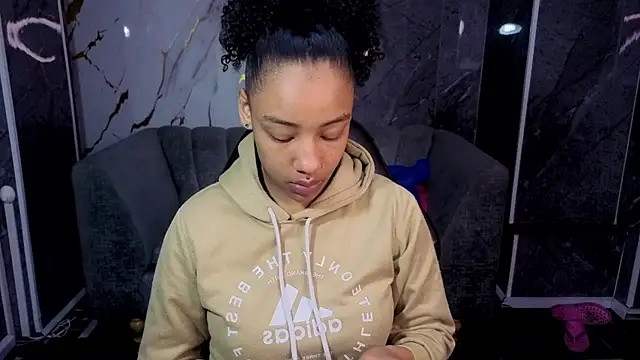 Snapshot of Violeth_b chatting on November 29, 12:49 pm Violeth b online show from November 29, 12:49 pm