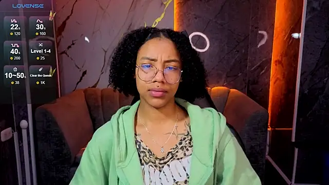 Snapshot of Violeth_b chatting on November 19, 12:49 pm Violeth b online show from November 19, 12:49 pm