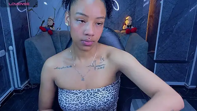 Snapshot of Violeth_b chatting on June 4, 1:05 pm Violeth b online show from June 4, 1:05 pm