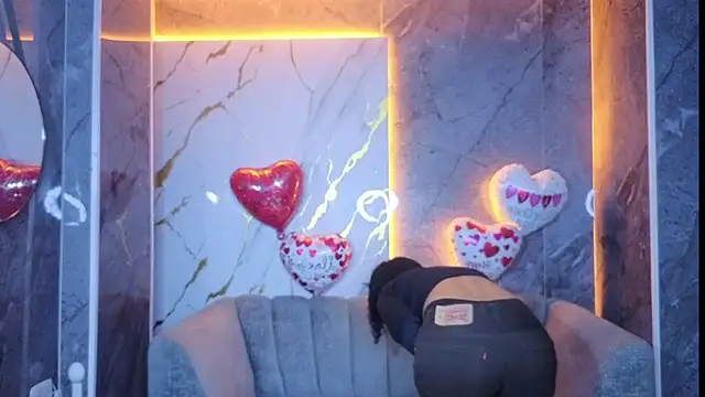 Violeth b online show from February 13, 1:11 pm