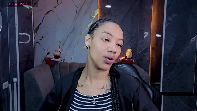 Snapshot of Violeth_b chatting on May 4, 1:14 pm Violeth b online show from May 4, 1:14 pm