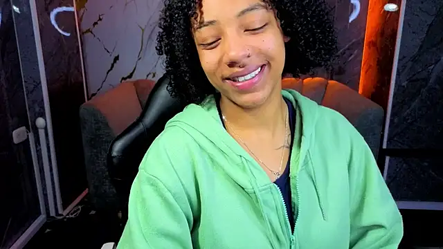 Snapshot of Violeth_b chatting on December 3, 12:48 pm Violeth b online show from December 3, 12:48 pm