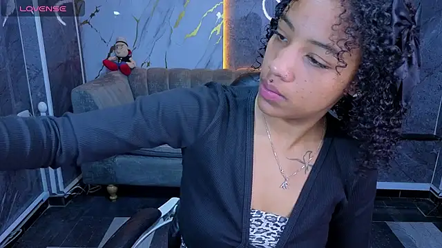 Snapshot of Violeth_b chatting on May 30, 1:06 pm Violeth b online show from May 30, 1:06 pm