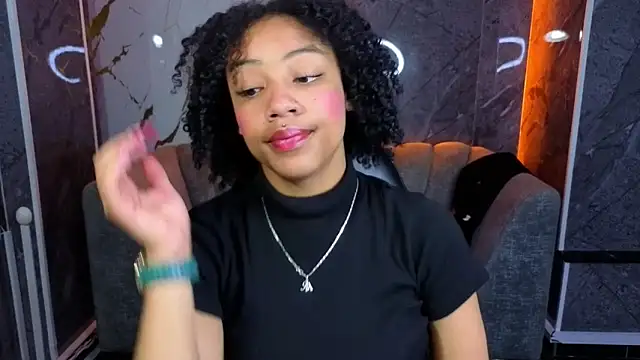 Snapshot of Violeth_b chatting on November 5, 12:52 pm Violeth b online show from November 5, 12:52 pm