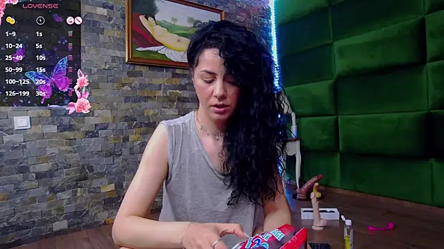 Snapshot of SelenSummer chatting on April 19, 4:02 am SelenSummer online show from April 19, 4:02 am