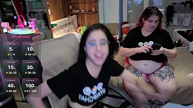 Snapshot of LisandreLaVenale chatting on December 2, 2:45 am LisandreLaVenale online show from December 2, 2:45 am