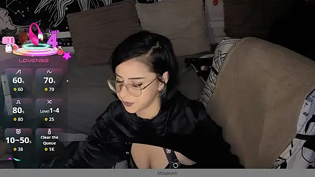 Snapshot of LisandreLaVenale chatting on November 15, 11:31 pm LisandreLaVenale online show from November 15, 11:31 pm