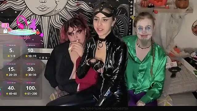 Snapshot of LisandreLaVenale chatting on October 30, 2:32 am LisandreLaVenale online show from October 30, 2:32 am