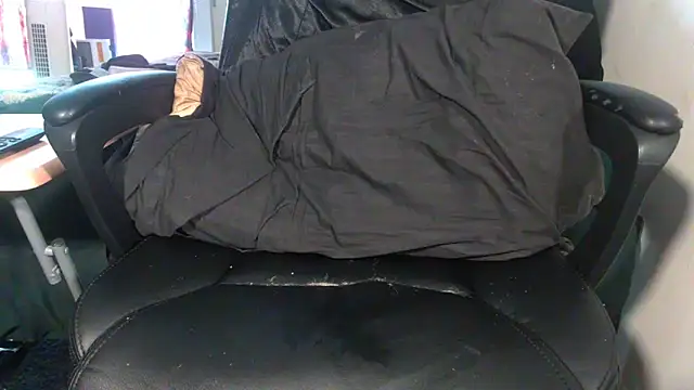 Snapshot of RickStone51 chatting on September 29, 6:02 pm RickStone51 online show from September 29, 6:02 pm