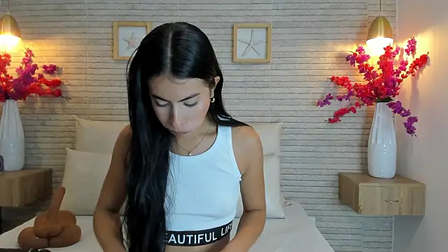 Snapshot of IssabellaLopez chatting on October 1, 12:20 pm IssabellaLopez online show from October 1, 12:20 pm