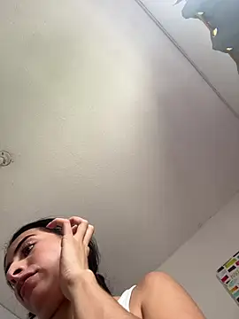 Snapshot of IssabellaLopez chatting on May 20, 4:48 pm IssabellaLopez online show from May 20, 4:48 pm