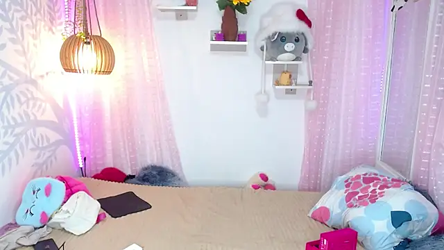 Alison Wiley online show from December 4, 7:40 am