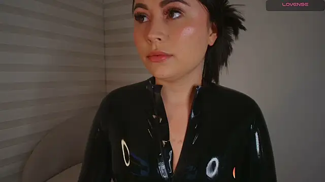 venusleroy  online show from October 20, 10:43 pm